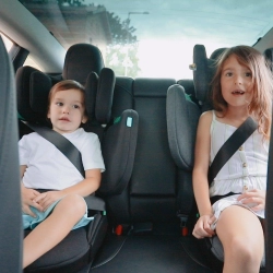 Urban Kanga i-Size Walaroo Black fotelik samochodowy dla dziecka 4-12 lat o wzroście 100-150 cm
